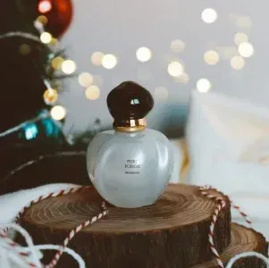  خوشبو ترین عطر زنانه با ماندگاری بالا
