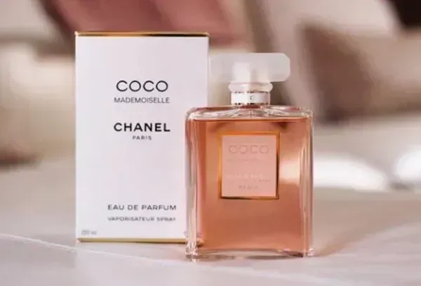بهترین عطر زنانه خنک با ماندگاری بالا + عکس