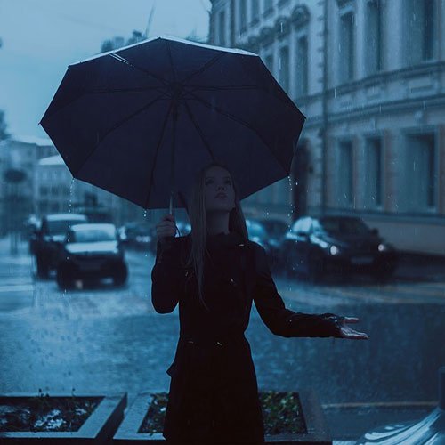 عکس باران روی شیشه ماشین در شب