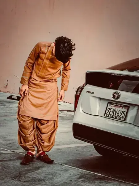  عکس پسر بلوچ با ماشین