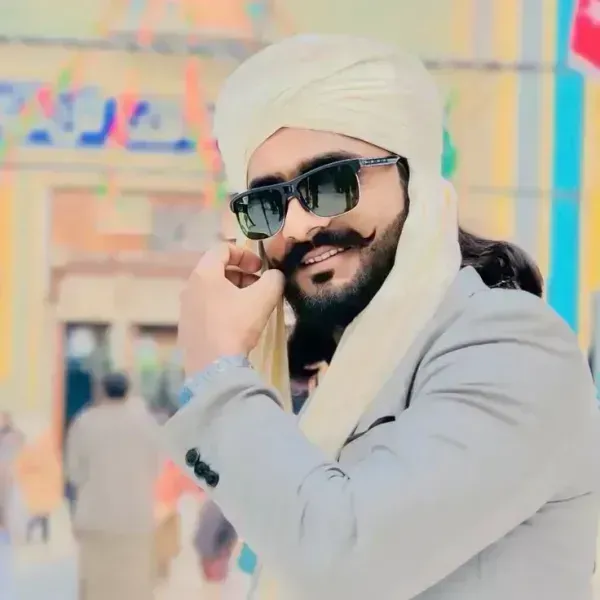  عکس پسر بلوچ با ماشین