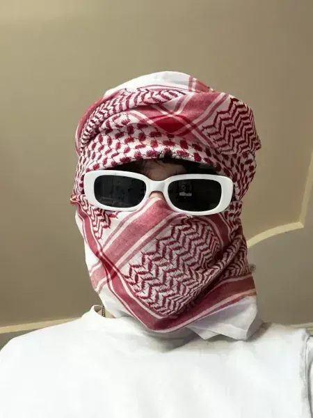  عکس پسر بلوچ با ماشین