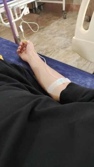  عکس سرم دست دختر تپل