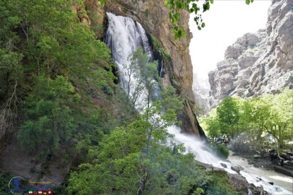  عکس آبشار آب سفید شهرستان الیگودرز