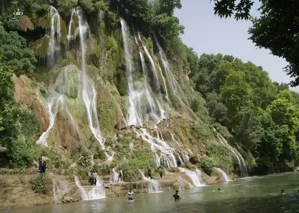 عکس آبشار بیشه در زمستان