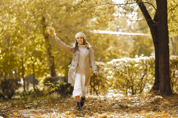  ژست عکس پاییزی دخترانه
