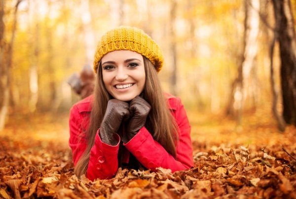 ژست عکس پاییزی دخترانه