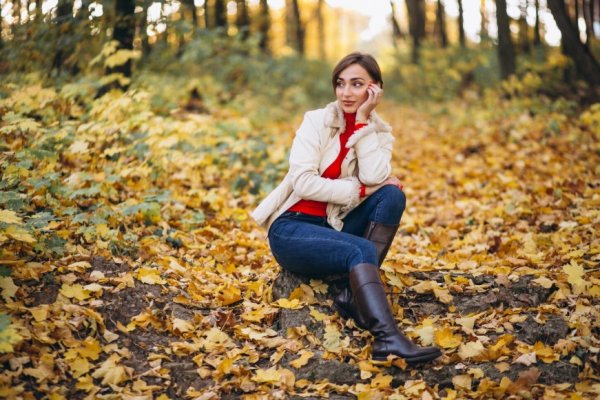  ژست عکس پاییزی دخترانه