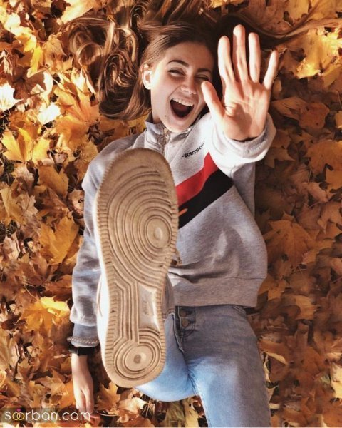  ژست عکس پاییزی در پارک