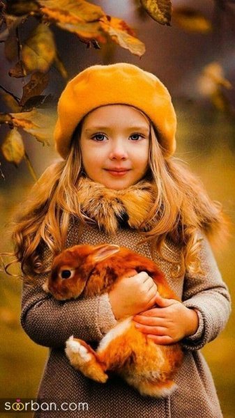  ژست عکس پاییزی در پارک