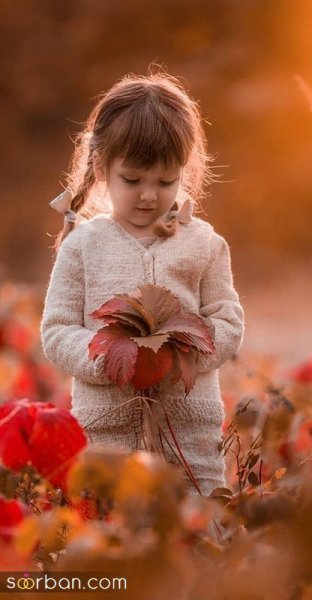  ژست عکس پاییزی در پارک