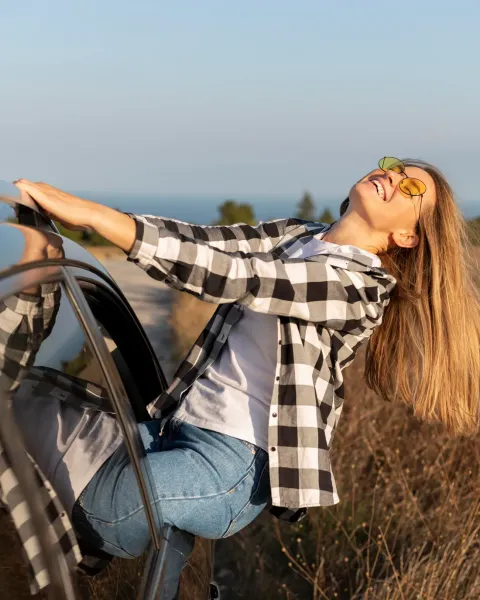 عکس دختر با ماشین پارس برای پروفایل