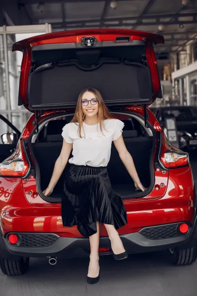 ژست عکس با ماشین دخترانه