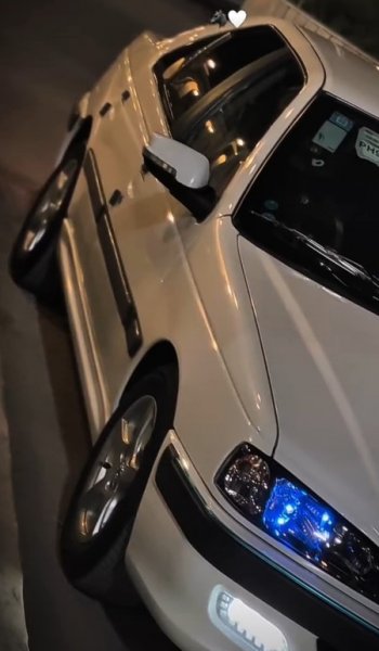  ژست عکس با ماشین پژو