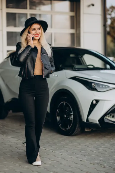 ژست عکس با ماشین شاسی بلند