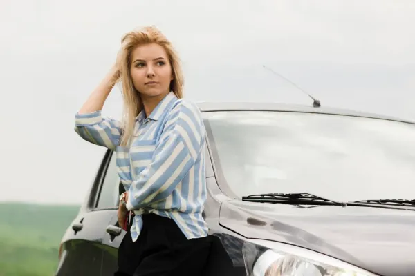 ژست عکس با ماشین شاسی بلند