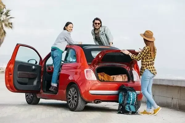 ژست عکاسی با ماشین دو نفره