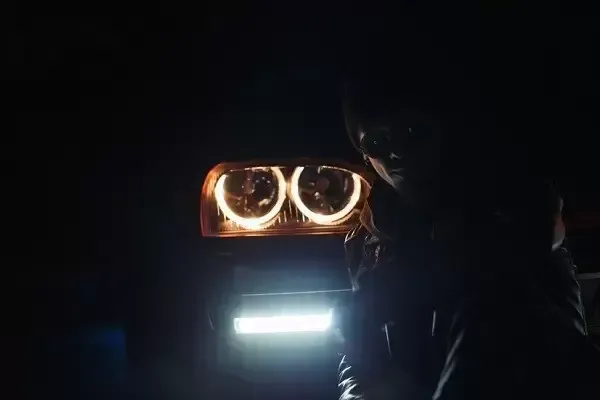 ژست عکاسی با ماشین دو نفره