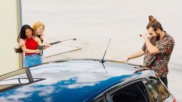 ژست عکاسی با ماشین دو نفره