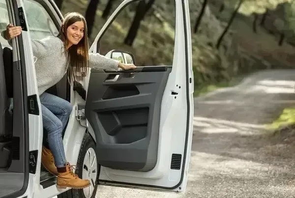 ژست عکاسی با ماشین دو نفره