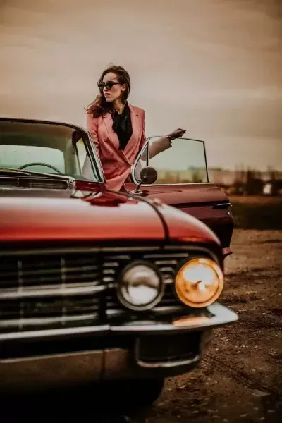 ژست عکاسی با ماشین دو نفره