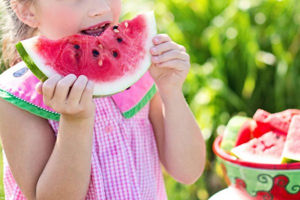 عکس دختر در طبیعت برای پروفایل