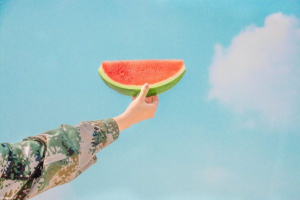 عکس دختر در طبیعت برای پروفایل