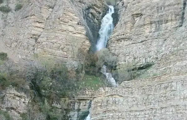  عکس آبشار بلند