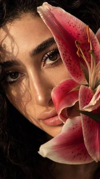  عکس ترند با گل لیلیوم