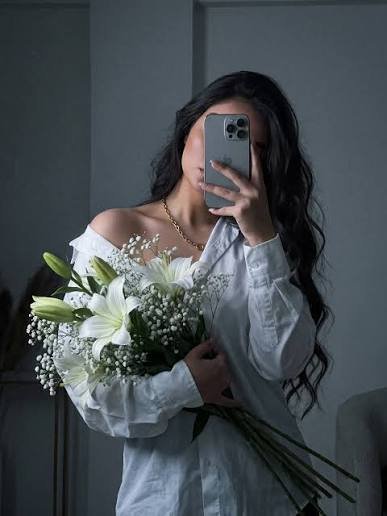  عکس دختر با گل لیلیوم برای پروفایل
