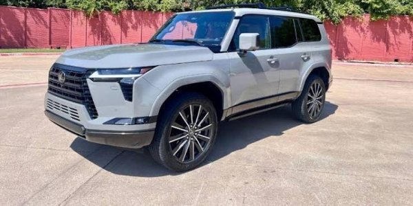  عکس لکسوس GX 550 با کیفیت 8K