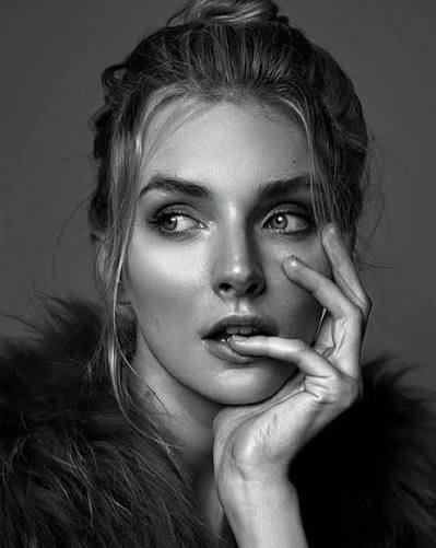  عکس پرتره زن برای پروفایل