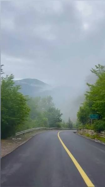  عکس جاده مه‌آلود برای تصویر زمینه