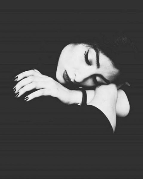  عکس سیاه و سفید زن برای پروفایل