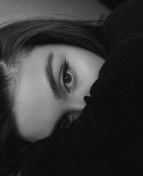  عکس سیاه و سفید زن برای پروفایل