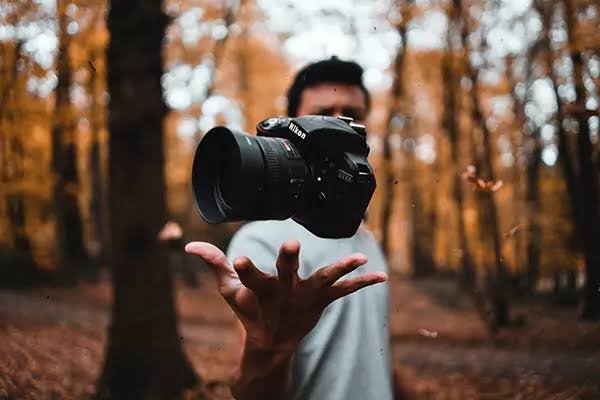  عکس عکاس در حال عکاسی برای پروفایل