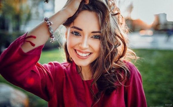  عکس خنده دختر زیبا