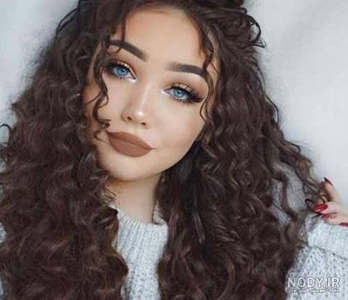  عکس دختر مو فرفری با چشم های رنگی و زیبا