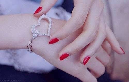 عکس پروفایل دخترونه انگشت قلبی برای واتساپ