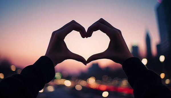  عکس پروفایل دخترونه انگشت قلبی برای واتساپ