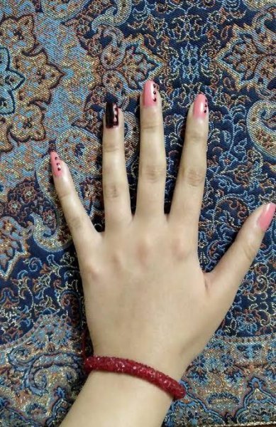 عکس دست دختر ساده بدون لاک