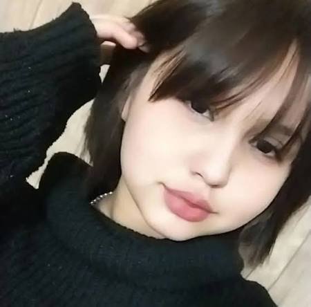 عکس دست دختر ۱۴ ساله