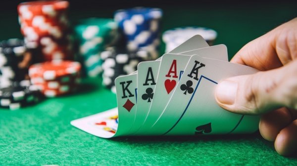  دانلود تصویر زیبا و جذاب بازی پوکر برای تصویر زمینه