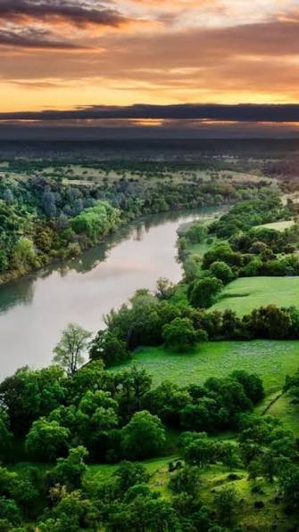 والپیپر دیدنی رودخانه بکر برای تصویر زمینه گوشی