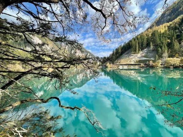  والپیپر دیدنی رودخانه بکر برای تصویر زمینه گوشی