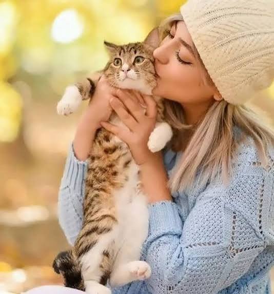  عکس پروفایل دختر و گربه فانتزی