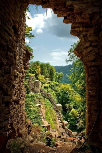  عکس قلعه رودخان در دل طبیعت سرسبز گیلان