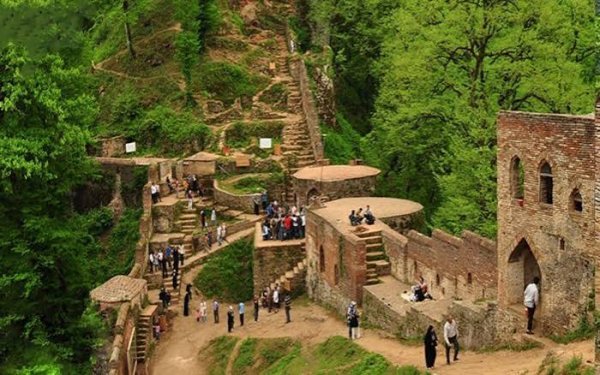 عکس قلعه رودخان در دل طبیعت سرسبز گیلان