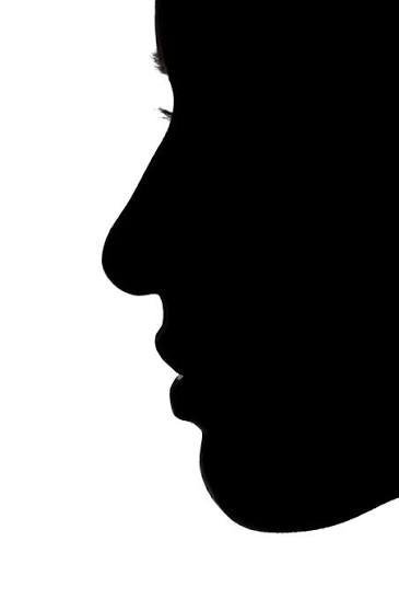  عکس نیم رخ دختر سیاه سفید