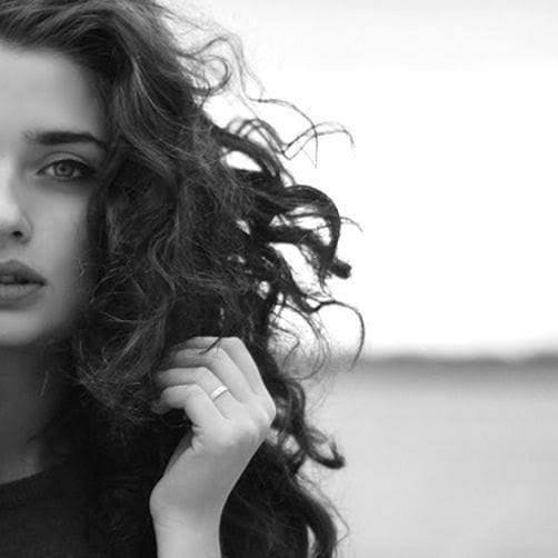  عکس نیم رخ دختر سیاه سفید